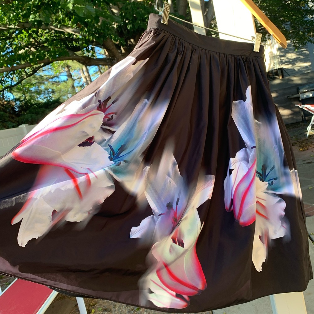 Bebe skirt large flowers on black background size 4